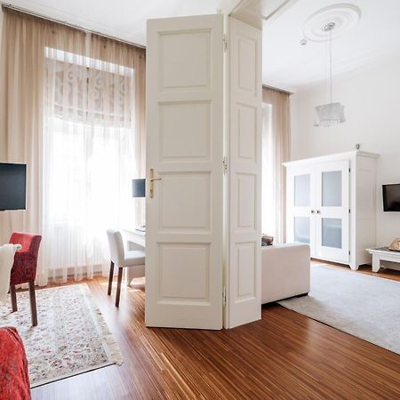 Adele Boutique Hotel 페치 외부 사진