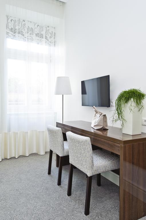 Adele Boutique Hotel 페치 외부 사진