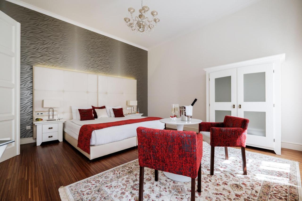 Adele Boutique Hotel 페치 외부 사진